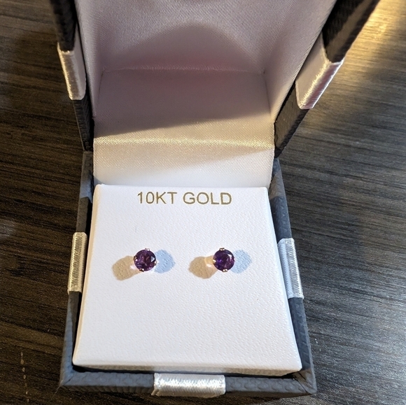 NWT 10k gold Amethyst stud earrings - Picture 1 of 5